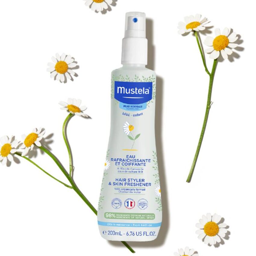 Opakowanie produktu Mustela skóra normalna odświeżający spray ułatwiający rozczesywanie włosów